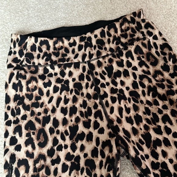 Victoria’s Secret incredible essential legging leopard print medium - Picture 6 of 8